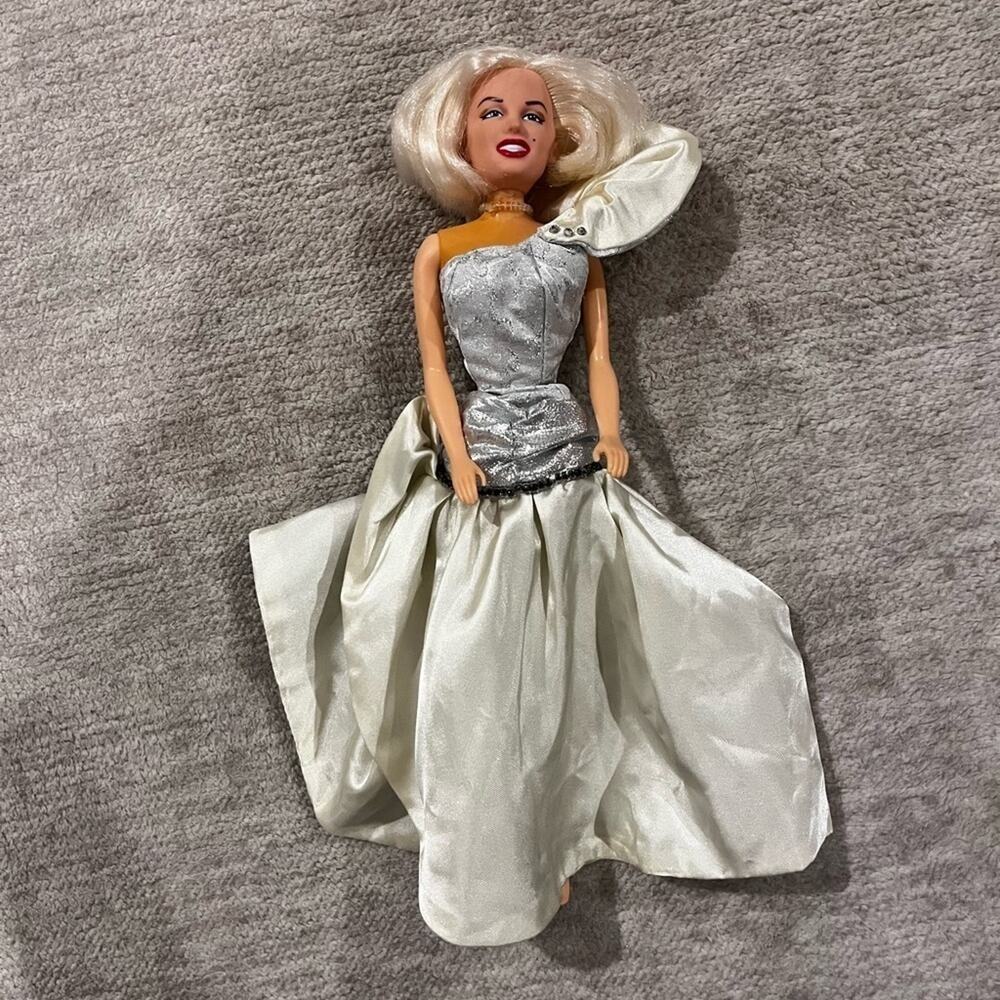 Marilyn Monroe DSI 12 IN Doll [Silver Sizzle]